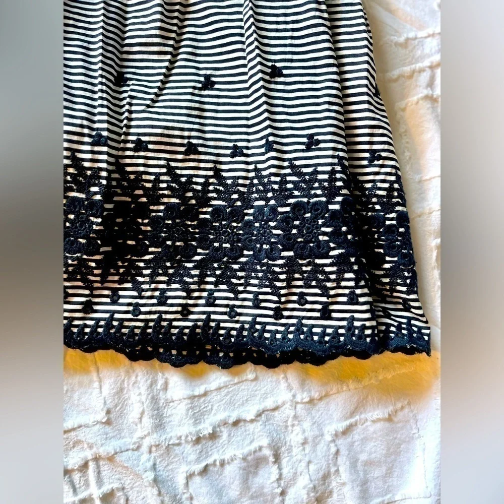 🖤KATE SPADE skirt w/pockets & beautiful embroidery,navy blue size2-see video 🎥